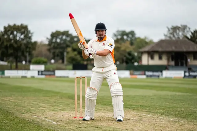 Lyth, Tye keep Yorkshire rolling into quarter